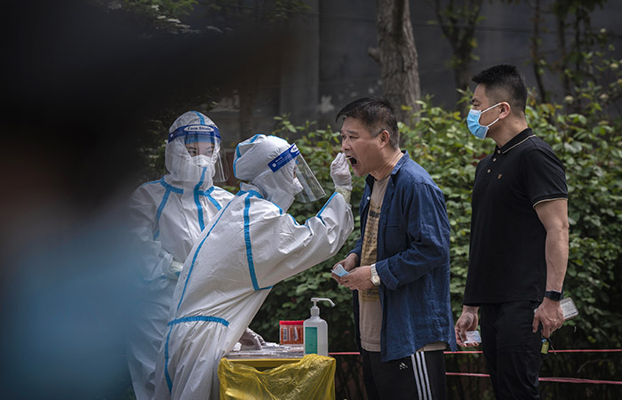Власти Пекина решили провести массовое тестирование горожан на COVID-19