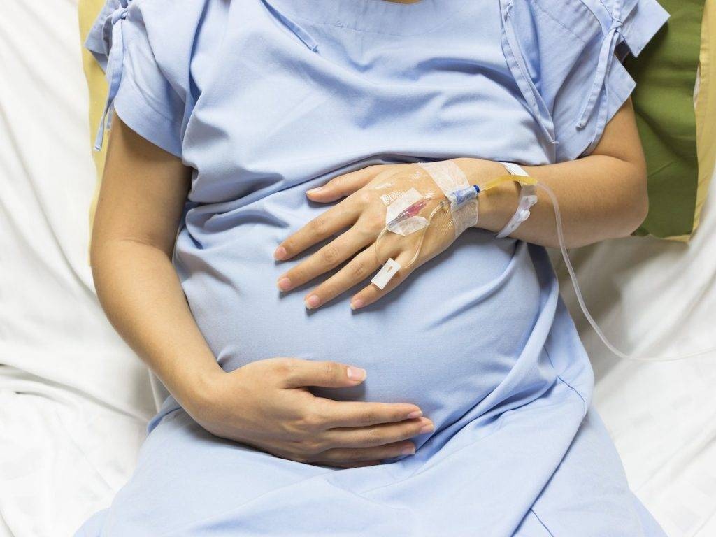 Омские врачи спасли беременную пациентку с 94-процентным поражением лёгких