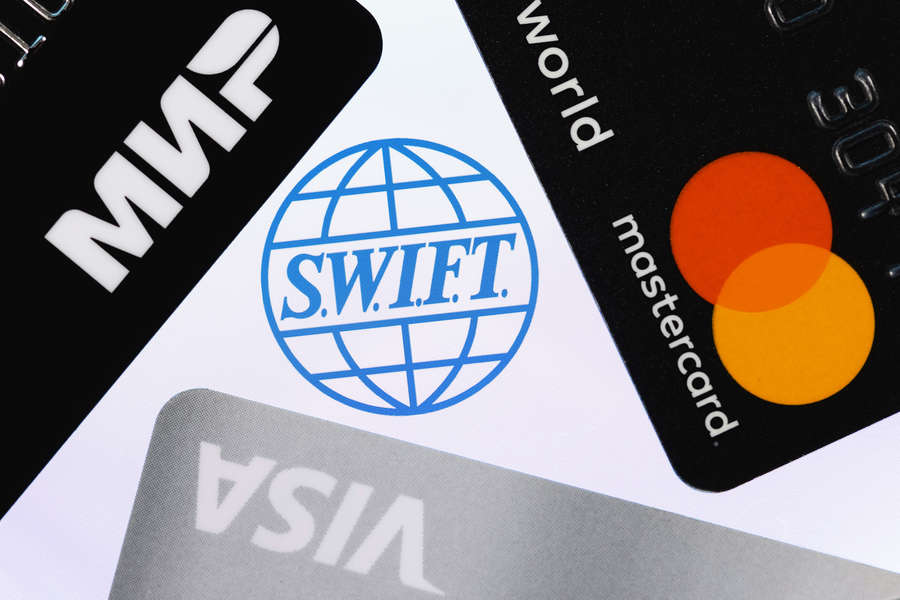 Politico узнала, какие российские банки могут отключить от SWIFT
