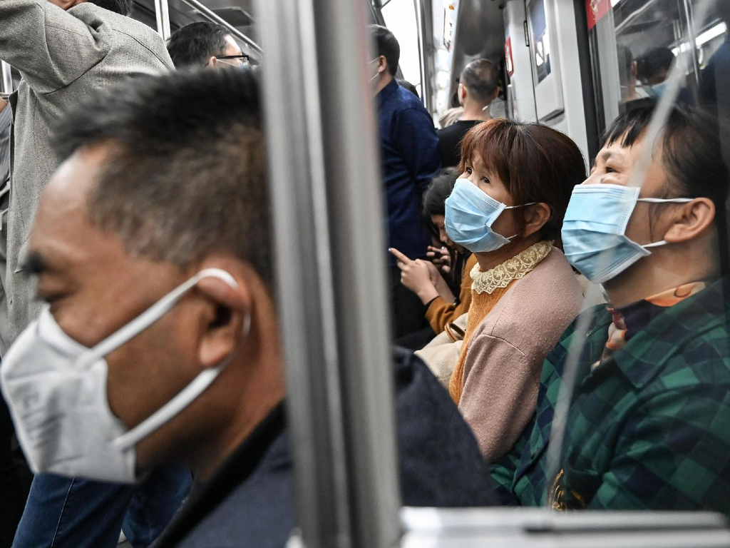 В Шанхае городской метрополитен прекратил работу из-за вспышки COVID-19 в городе