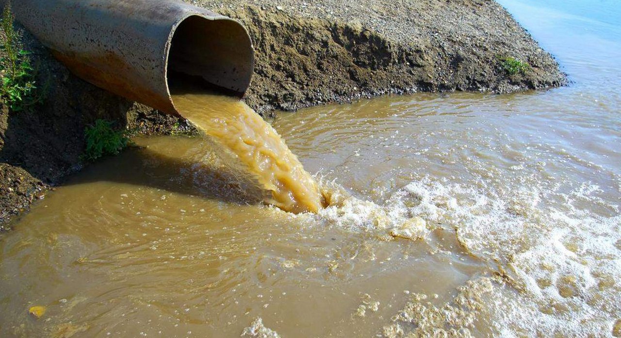 Суд обязал ЕМУП «Спецавтобаза» герметизировать скважину, загрязняющую реку