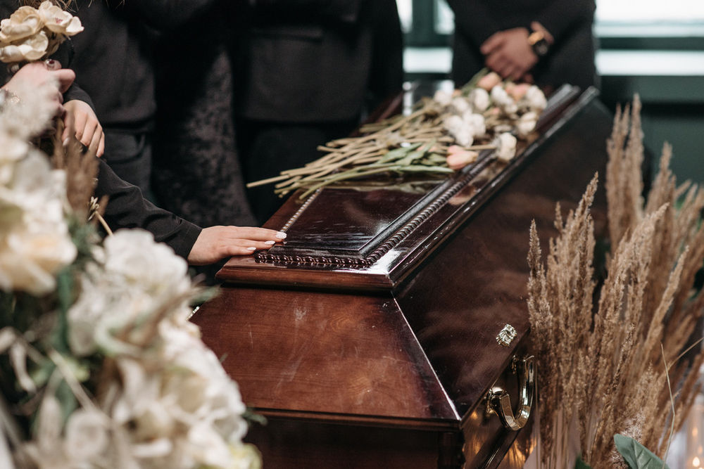 Почему стоит сотрудничать с бюро похоронных услуг