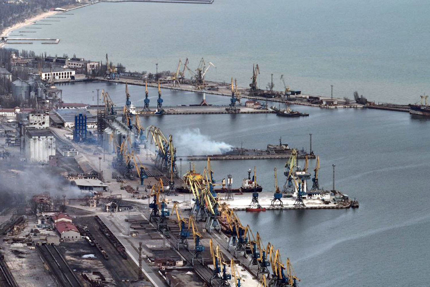 Минобороны РФ сообщило о завершении разминирования порта Мариуполя