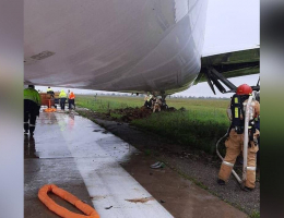 СМИ: в Китае самолет со 113 пассажирами выкатился за пределы ВПП и загорелся