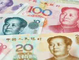 Россиянам рассказали, стоит ли менять доллары на юани