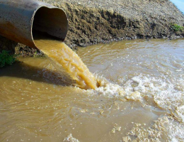 Суд обязал ЕМУП «Спецавтобаза» герметизировать скважину, загрязняющую реку