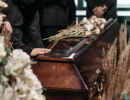 Почему стоит сотрудничать с бюро похоронных услуг