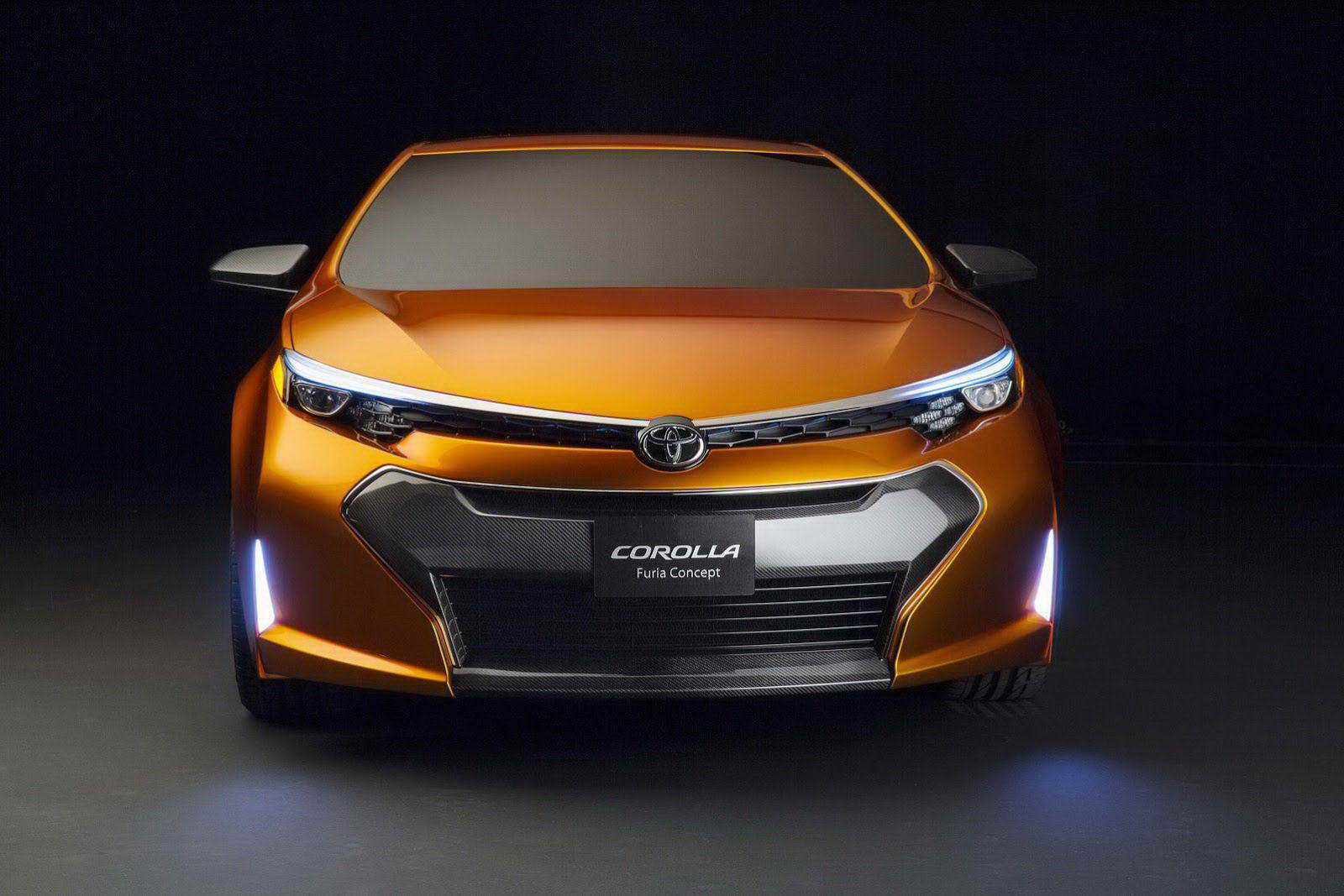 Toyota Corolla после рестайлинга стала полноприводным гибридом