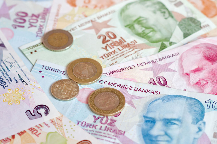 Турецкая валюта рухнула до 17 лир за доллар из-за планов по снижению ключевой ставки