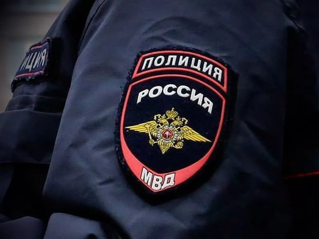 В Екатеринбурге росгвардейцы спасли девочку, которая чуть не выпала из окна