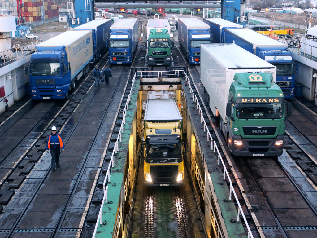 Экспортеры и импортеры переплатят ₽333 млрд за перевозку грузов между