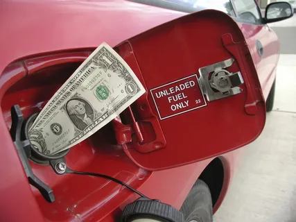 Байден рассказал, как долго американцам придется переплачивать за бензин