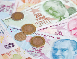 Турецкая валюта рухнула до 17 лир за доллар из-за планов по снижению ключевой ставки