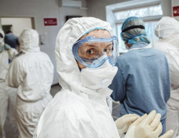 Больше половины россиян считают, что эпидемия коронавируса еще не закончилась
