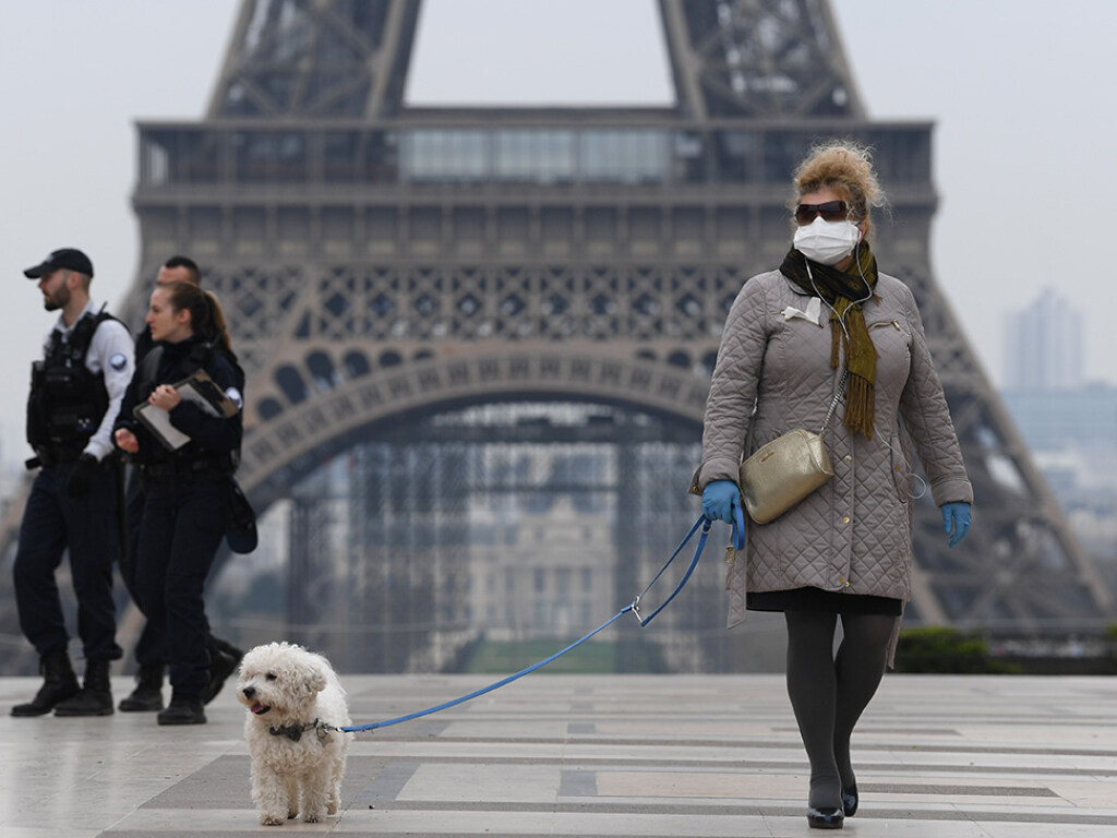 Минздрав Франции предупреждает о «восьмой» и «девятой» волнах эпидемии