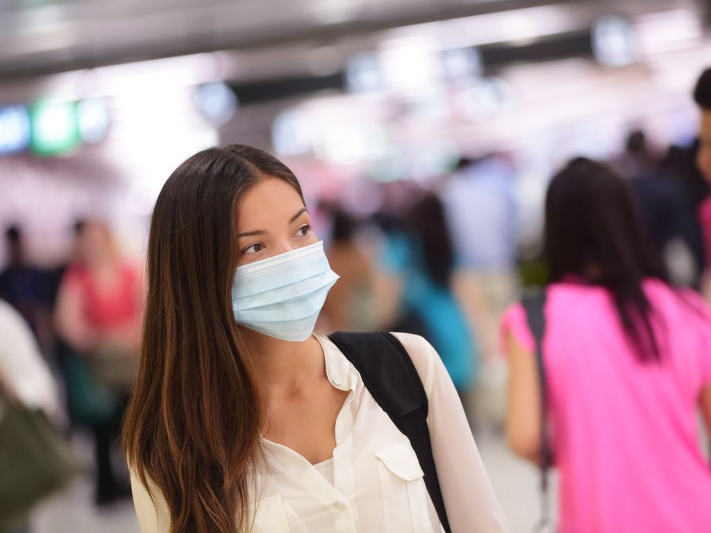 Глава ВОЗ призвал вернуть маски для защиты от коронавируса во всем мире
