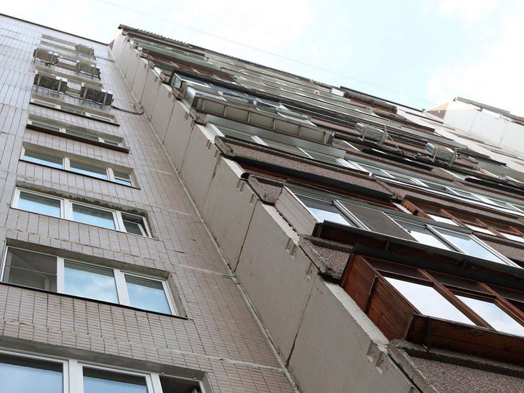 Мужчина выжил, упавший с восьмого этажа в Екатеринбурге