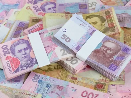 Нацбанк Украины девальвировал гривну на 25%