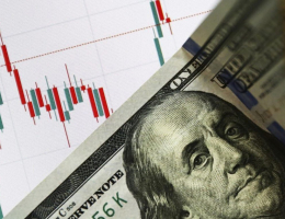 Курс доллара на Московской бирже опустился ниже 56 рублей