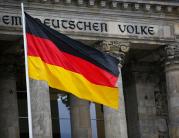 Суд в Берлине получил иск экс-канцлера ФРГ Шредера к бундестагу