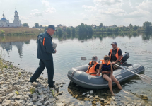 Спасатели напомнили отдыхающим о соблюдении мер безопасности на водоёмах