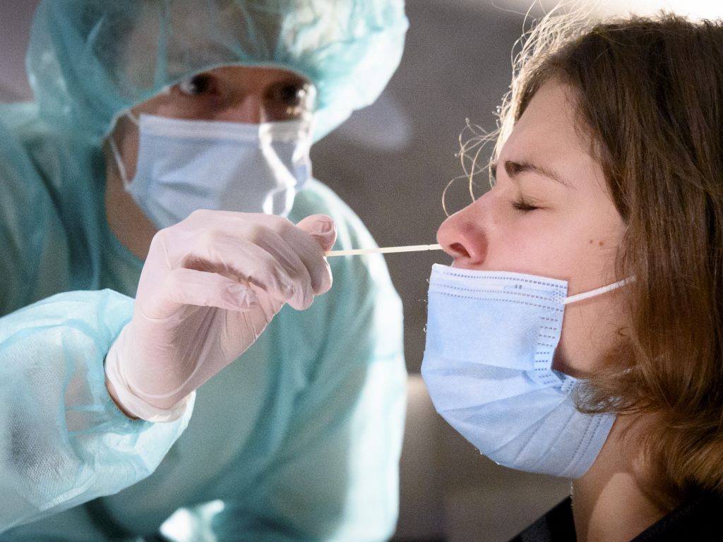 В России за сутки выявили 48 тыс. новых случаев заражения коронавирусом