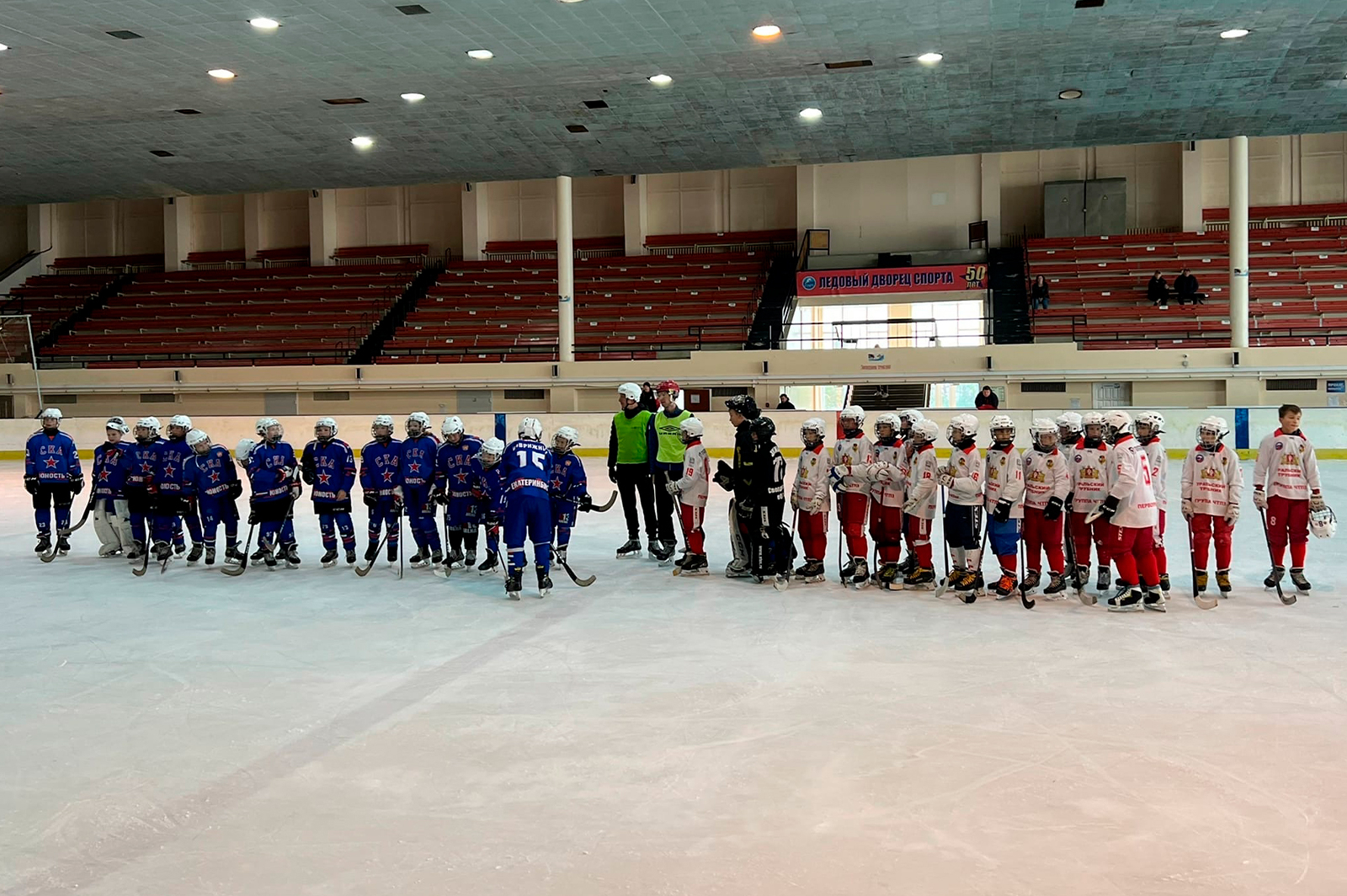 Сегодня второй день Кубка Свердловской областной по хоккею с мячом