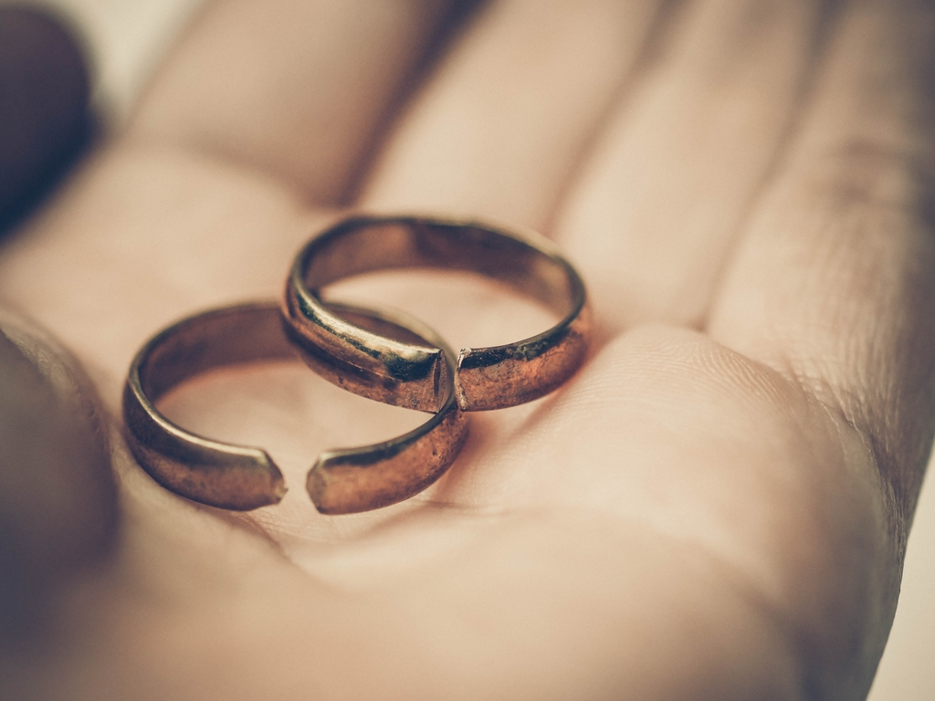 Суд расторг очередной фиктивный брак с гражданином ближнего зарубежья