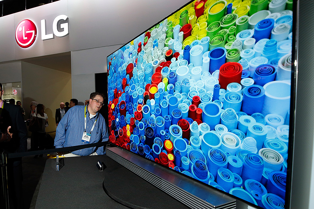 LG представила гигантский телевизор за 22,5 млн рублей