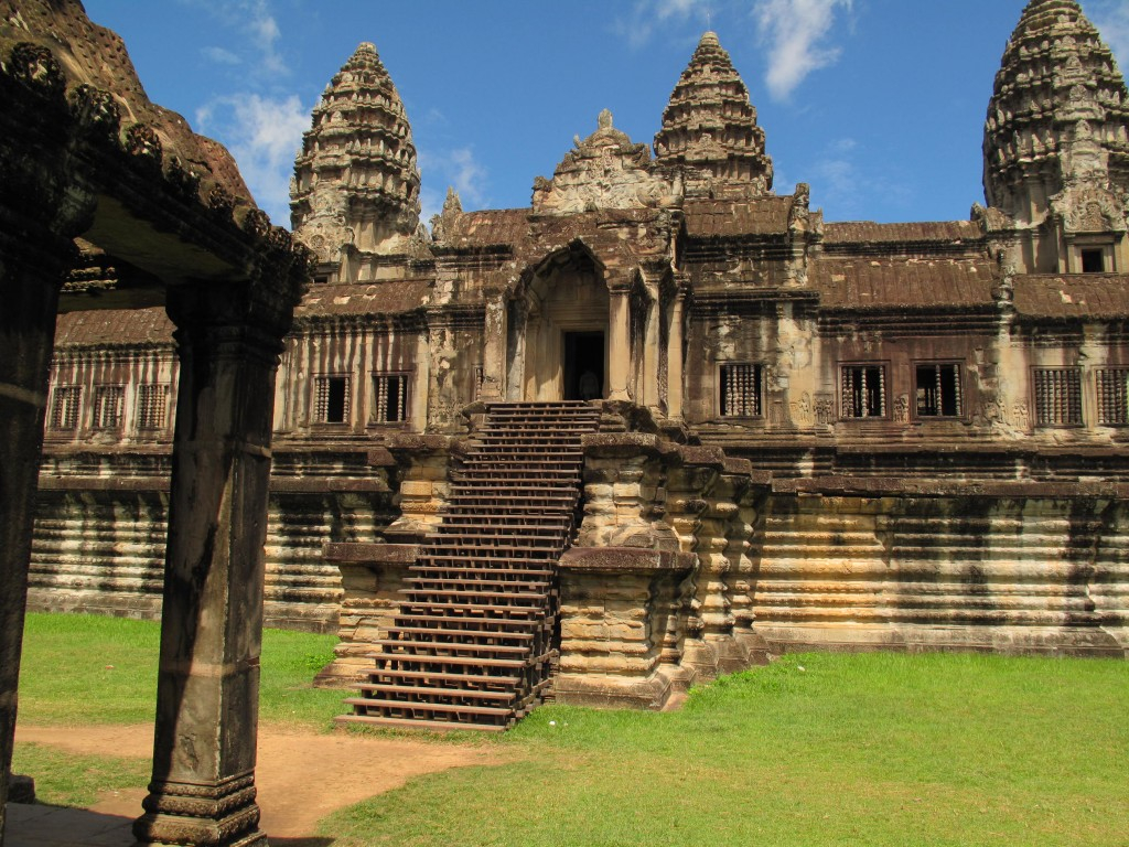 Камбоджа отменила все антиковидные ограничения на въезд для туристов