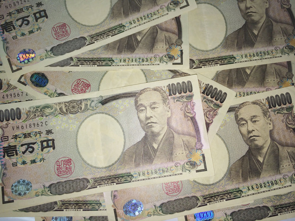 Курс иены упал до самого низкого уровня за 32 года