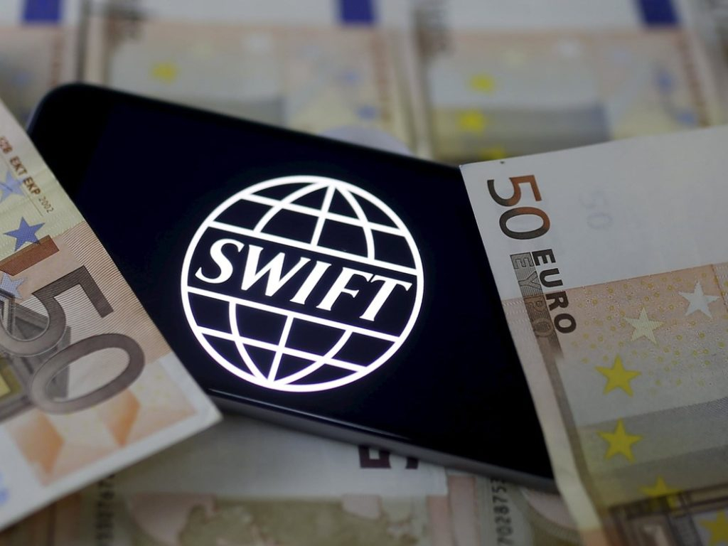 Европейские банки массово прекратили прием SWIFT-платежей из РФ