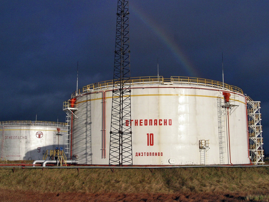 Россия поддержит топливный экспорт Белоруссии закупками дорогого дизеля