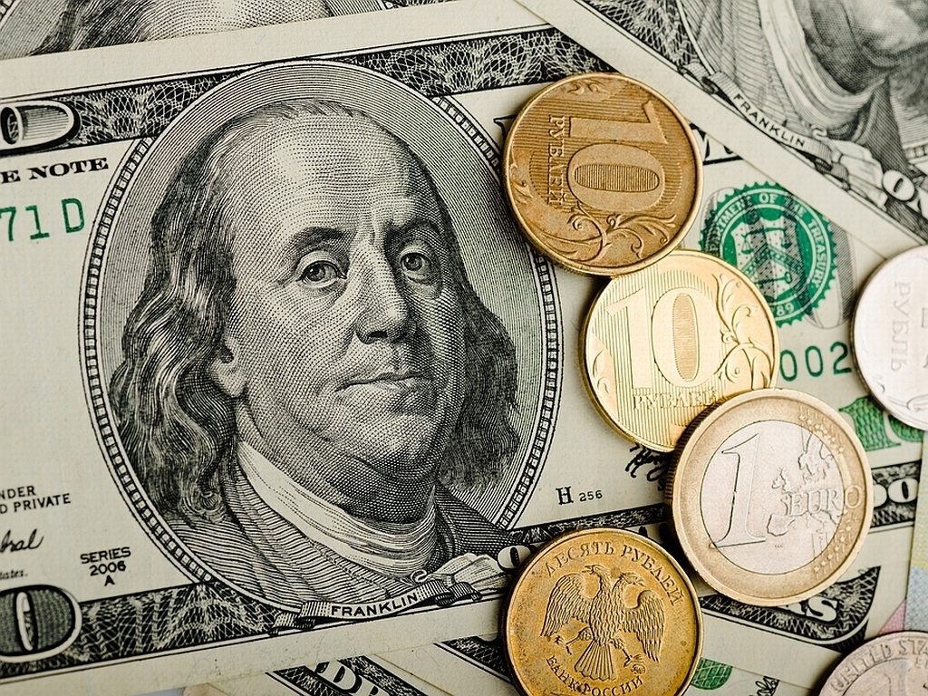 Курс доллара на Московской бирже вырос до 61,74 рубля
