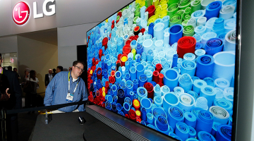 LG представила гигантский телевизор за 22,5 млн рублей