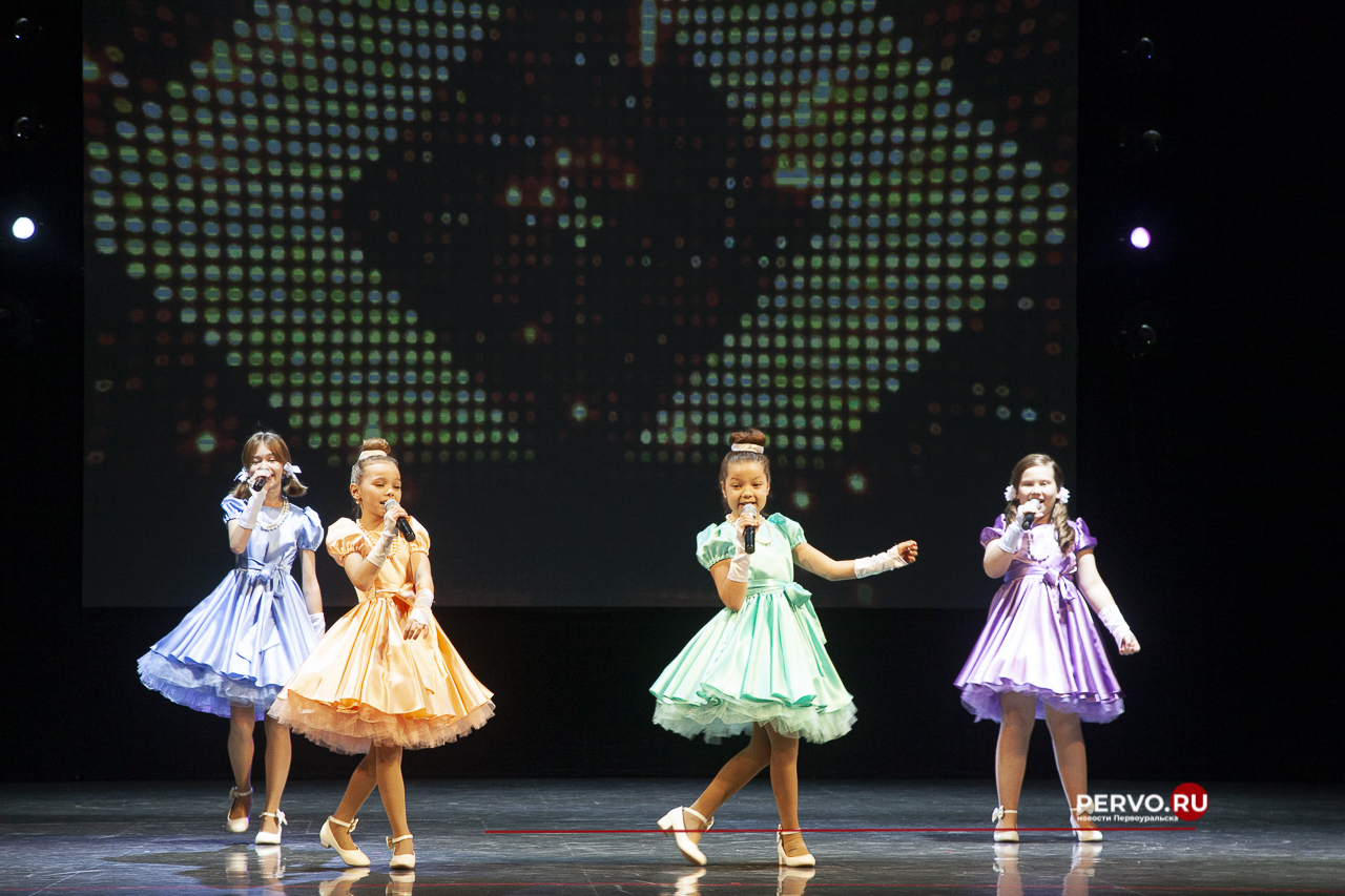 В Первоуральске чествовали женщин-металлургов. Фотографии