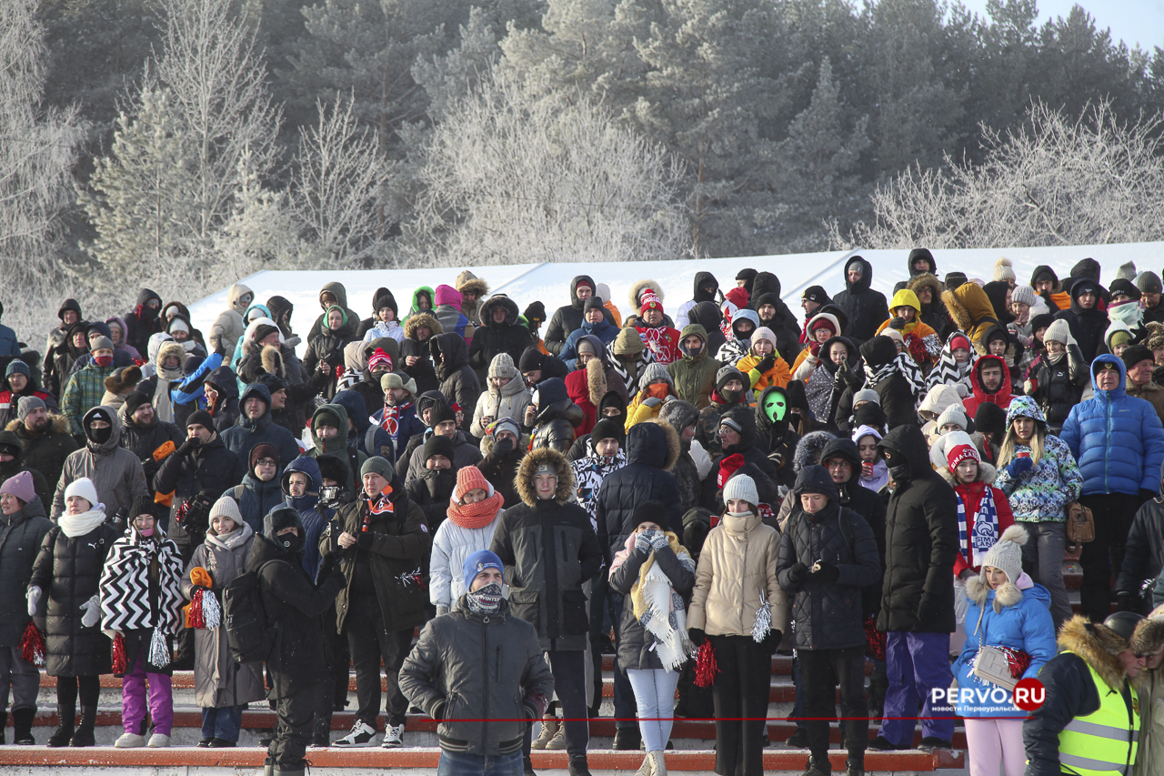 В Первоуральске «Уральский трубник» в первом домашнем матче проиграл «Волге». Фотографии