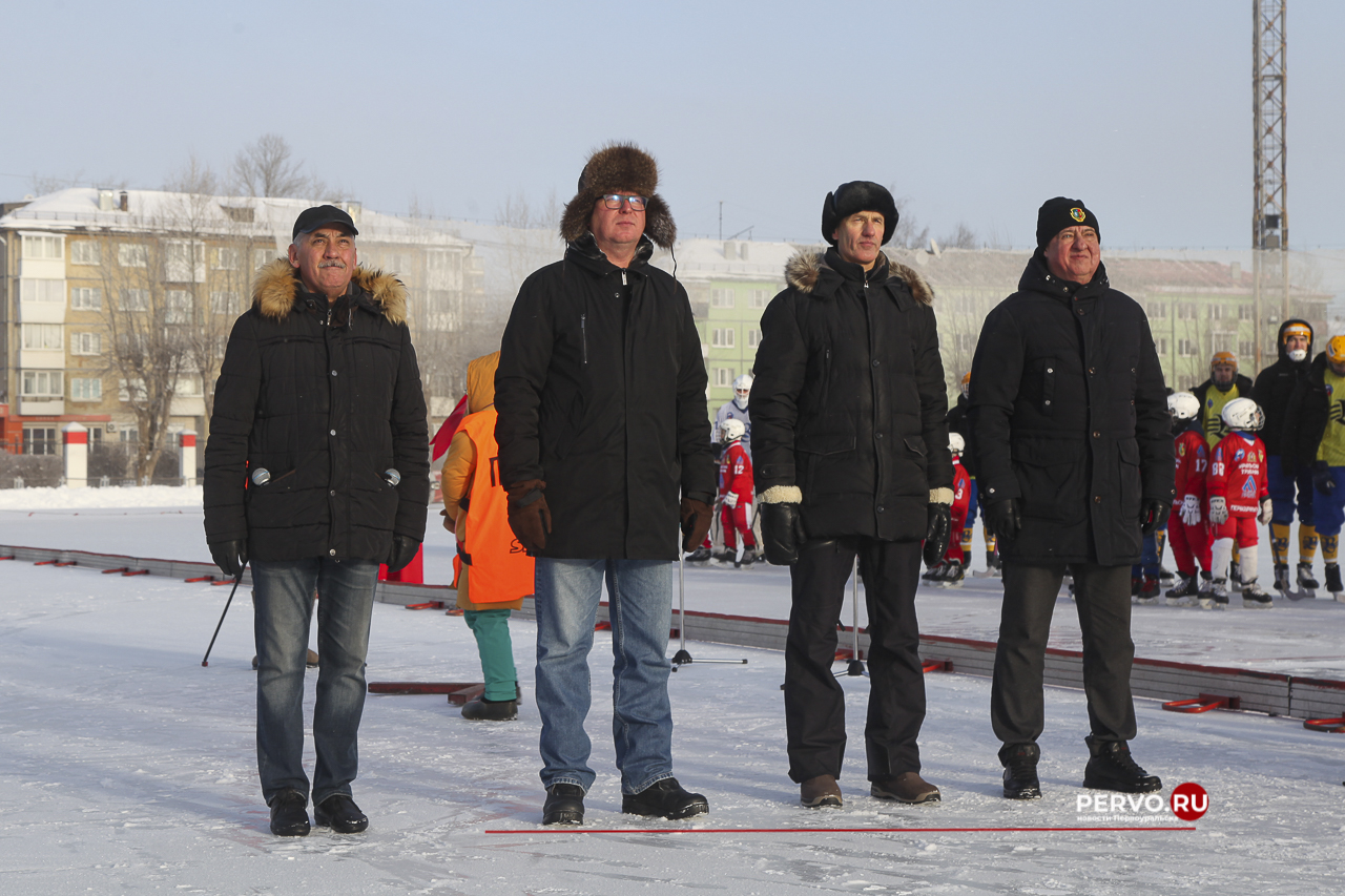 В Первоуральске «Уральский трубник» в первом домашнем матче проиграл «Волге». Фотографии