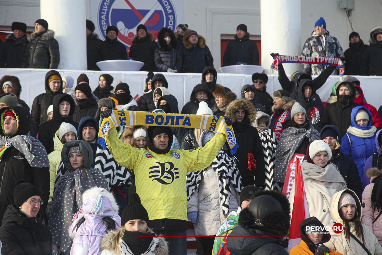 В Первоуральске «Уральский трубник» в первом домашнем матче проиграл «Волге». Фотографии