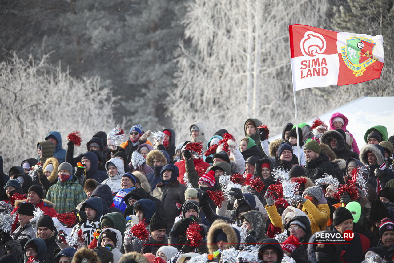 В Первоуральске «Уральский трубник» в первом домашнем матче проиграл «Волге». Фотографии