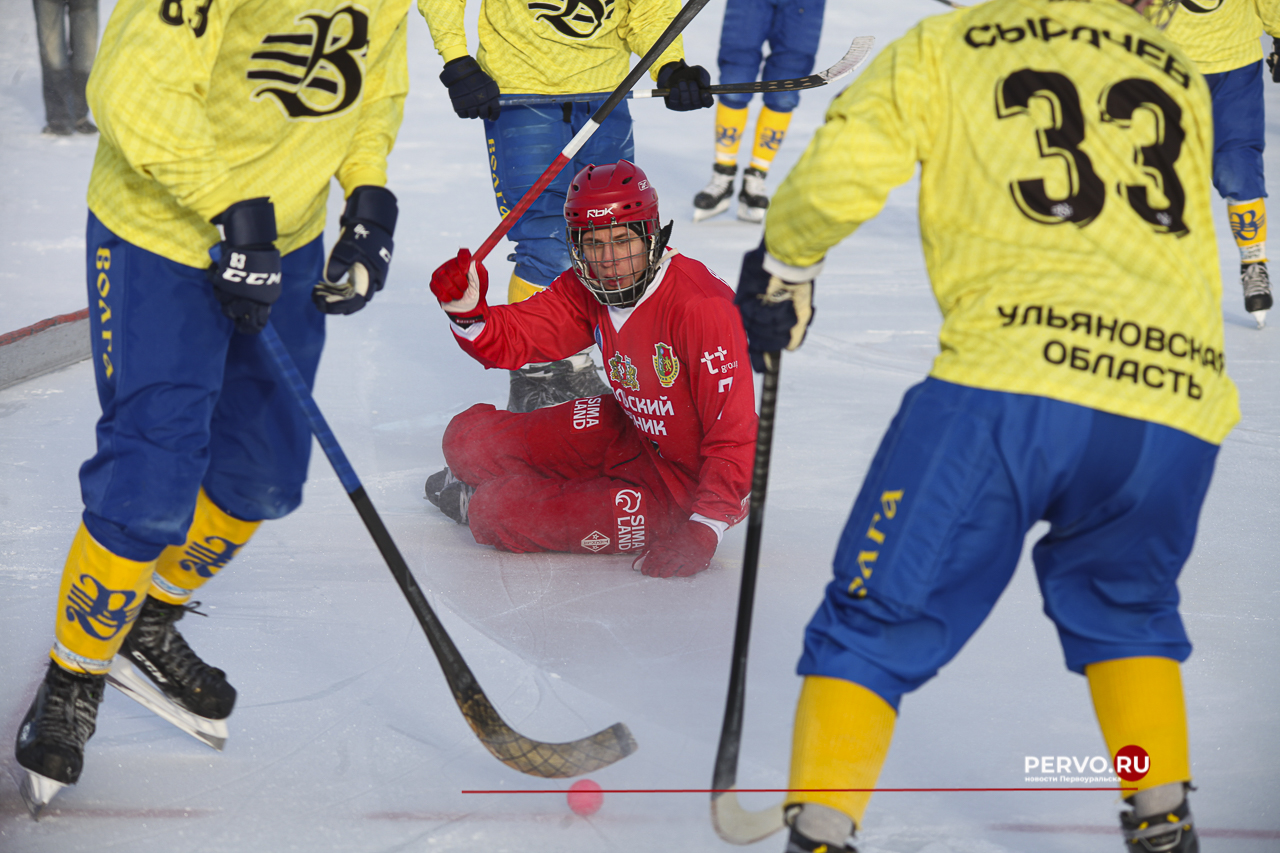 В Первоуральске «Уральский трубник» в первом домашнем матче проиграл «Волге». Фотографии