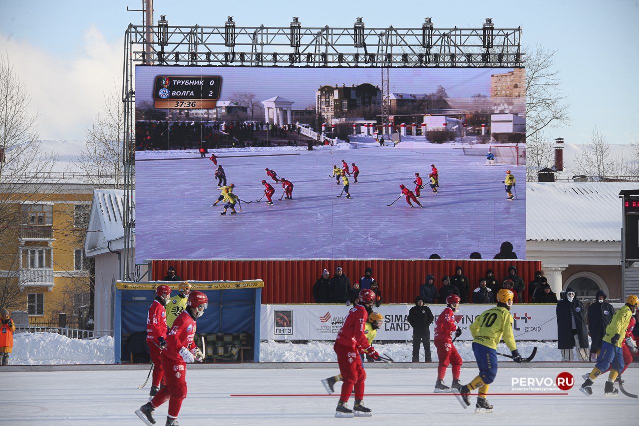 В Первоуральске «Уральский трубник» в первом домашнем матче проиграл «Волге». Фотографии
