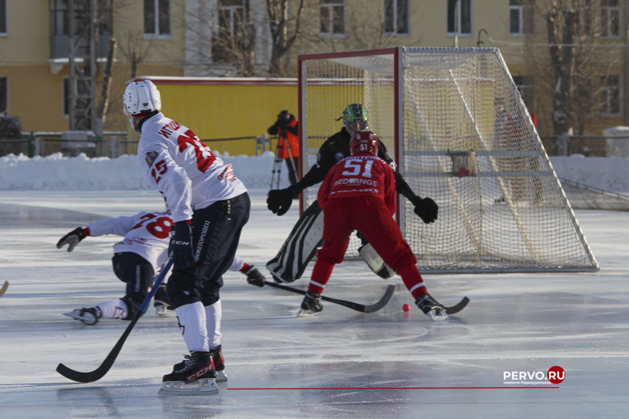 «Уральский трубник» дома проиграл «Старту». Фотографии