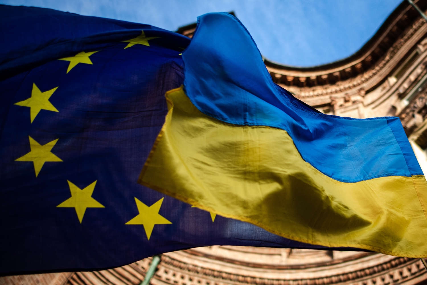 ЕС изучает возможность использования активов ЦБ РФ для восстановления Украины