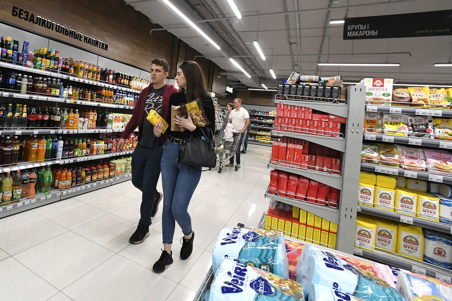 Стоимость продуктов в России после восьми месяцев санкций удивила иностранцев
