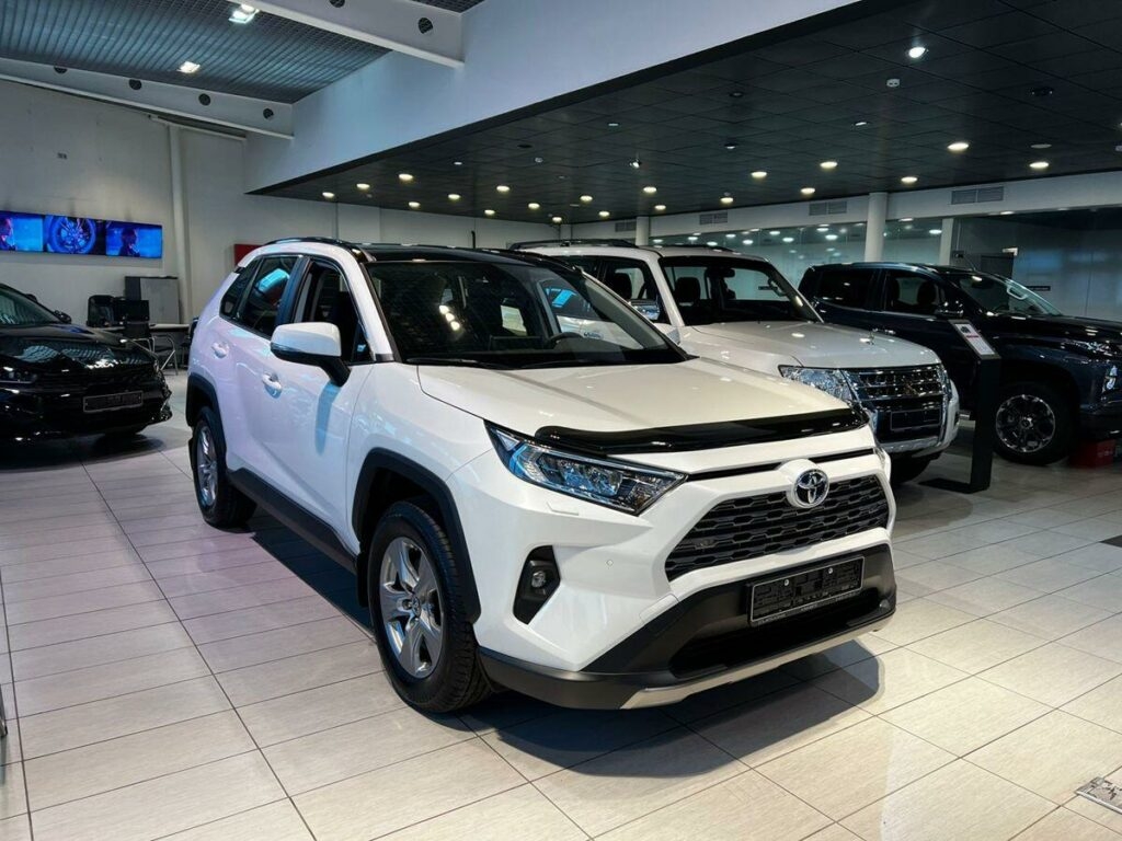 Официальные дилеры Toyota в России начали продажи Toyota RAV4 из КНР