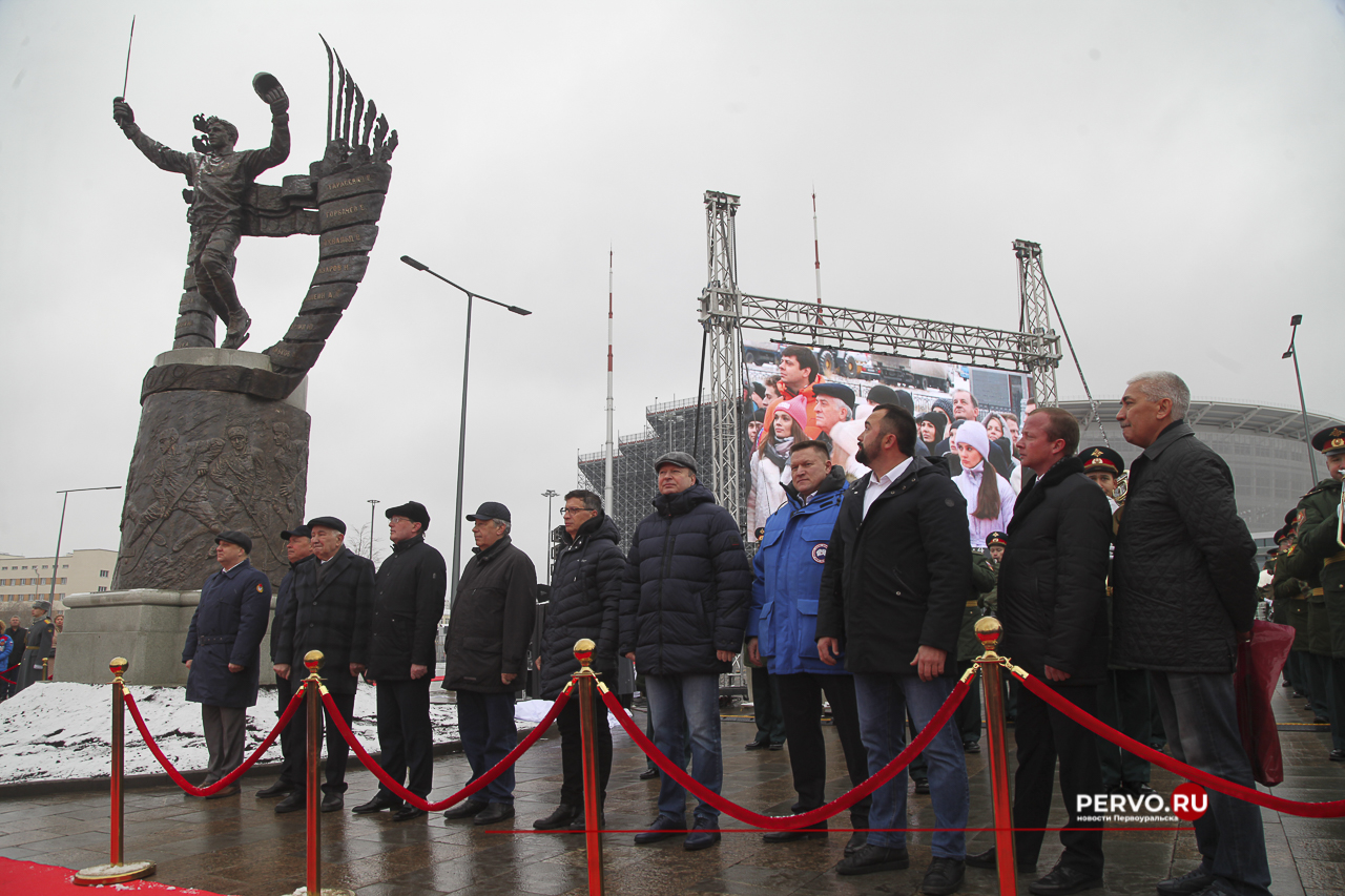 Сегодня выдающемуся мастеру русского хоккея Николаю Александровичу Дуракову 89 лет