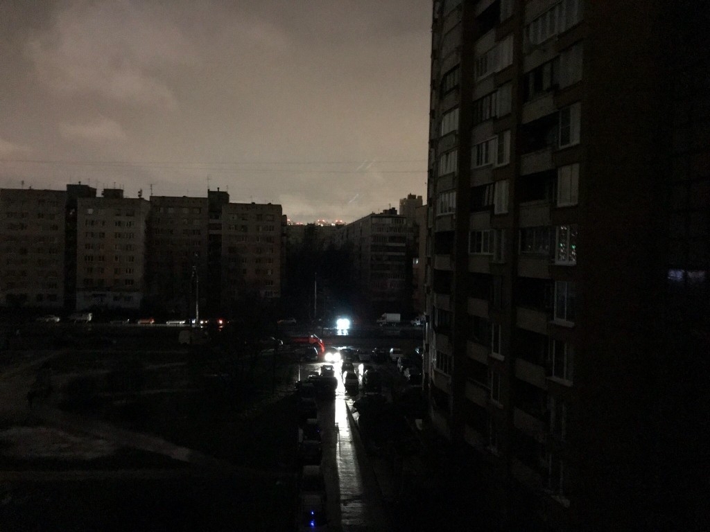 Харьков без света и воды. Откшлючили светв городе. Город без света. Город без электричества. Город с выключенным светом.