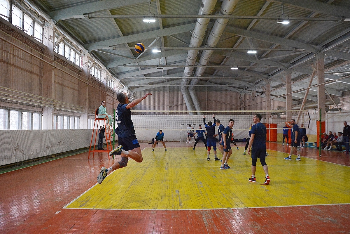 В городе завершился турнир по волейболу среди ветеранов «Первоуральск-осень-тур»
