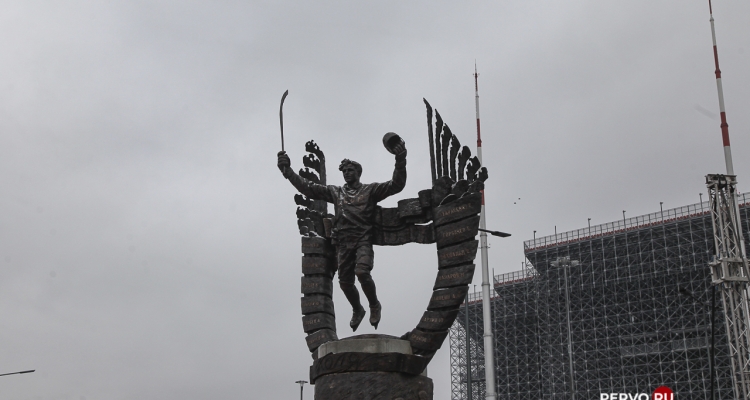 Сегодня открыли памятник легенде советского хоккея Николаю Дуракову